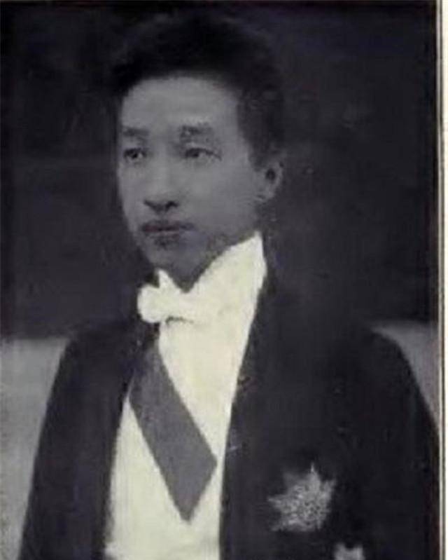 他是民国第一败家子,慈禧为其赐名,挥金如土,一把牌输掉一条街