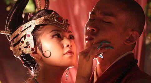唐僧师徒路经女儿国时,她用旋风卷走唐僧,百般诱惑,欲成夫妻美事,又