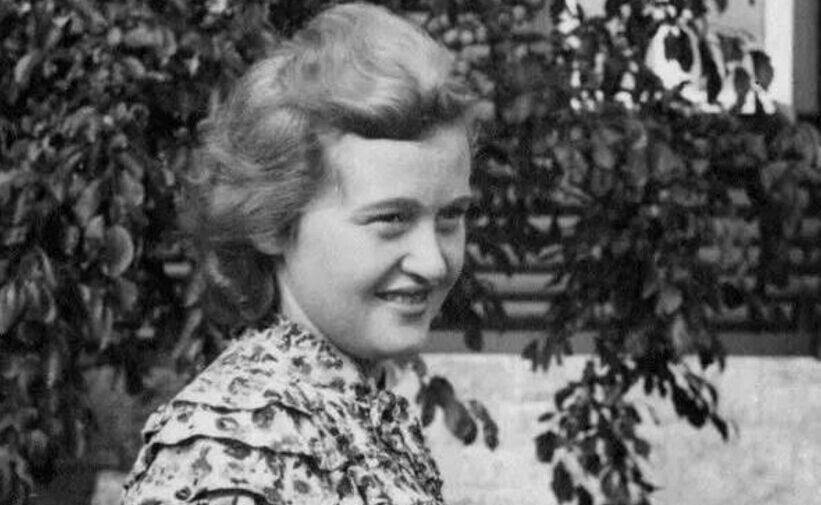 此女子长得貌美如花,然而却心狠手辣,看守监狱手段残忍_伊尔斯科赫