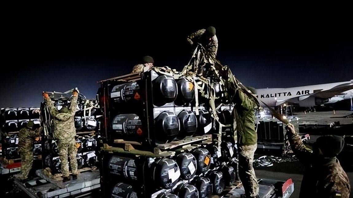 美国有限度放开对乌克兰使用武器的限制,为何又走在欧洲之后?