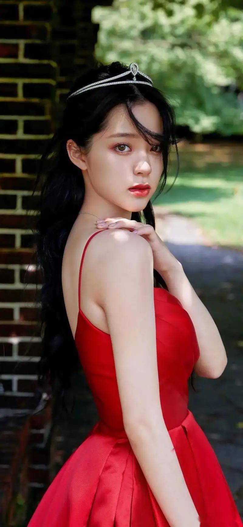 23岁的欧阳娜娜,身材火辣,每个镜头都在诉说这谁顶得住!