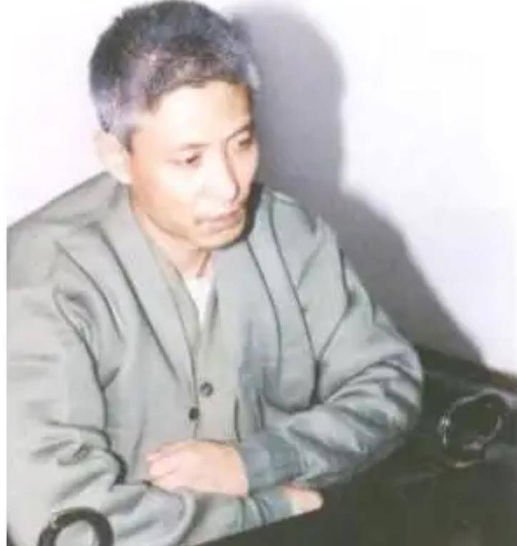 不仅如此,刘涌父亲还为儿子牵线搭桥,就连沈阳常务副局长马向东也成为