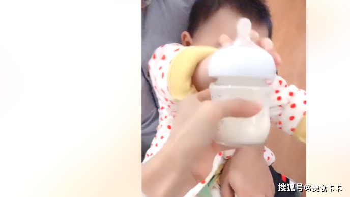 萌娃一直不肯喝奶，马宝只能换一个奶瓶，宝宝会挑东西吗？_妈妈_想法_事情