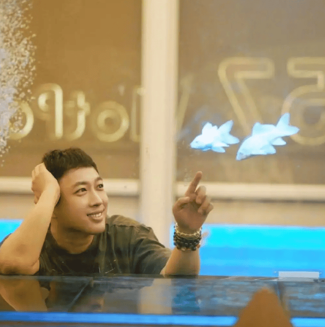 纪凌尘飞升娱乐圈,于正力捧成新宠,网友猜测:不只是合作关系?