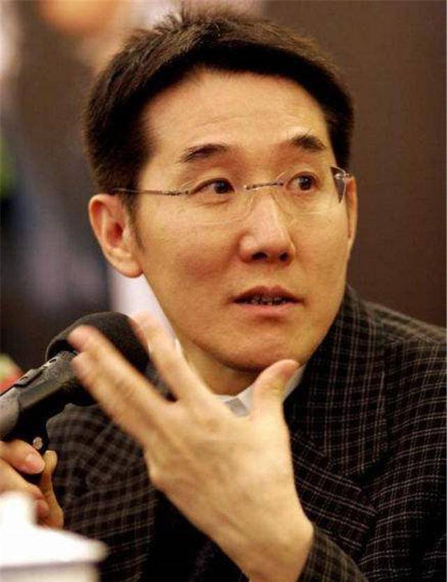 海岩小学未毕业,第一本书斩获茅盾文学奖,经商收藏做得风生水起