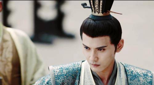 毕露那么肯定会引得杀身之祸,当时的国家政权与军权被太师宇文护掌握