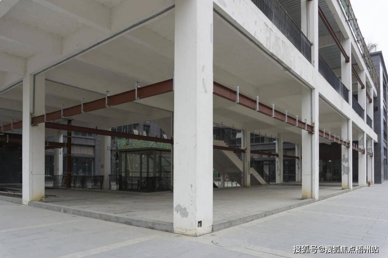 成都谢威中心招商中心免中介费物业电话配套设施