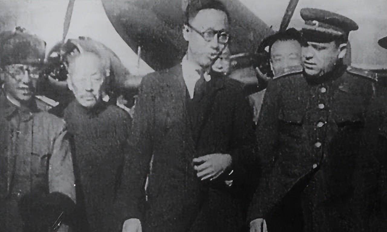 溥仪出逃时,将此物缝在贴身棉衣中26年,现成"国宝中的国宝"