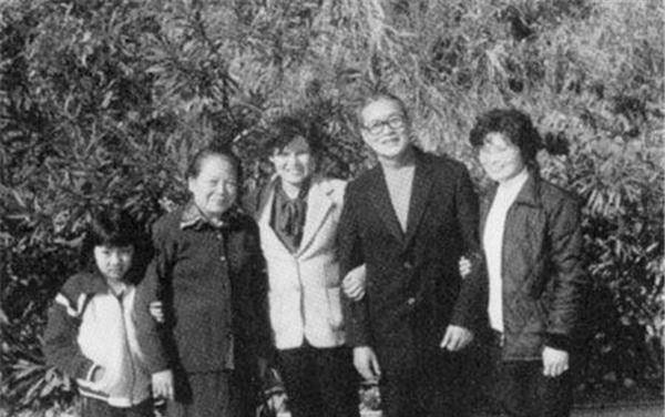 再婚恩爱16载,晚年他却执意去找前妻,妻子得知苦笑:我知他隐痛_沈醉