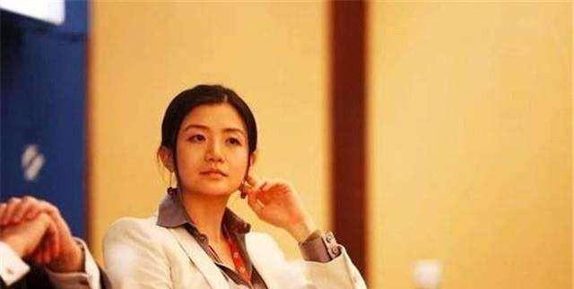 为了能请来这位美女,马云接连三次前往美国,希望能让李颖加入云峰基金