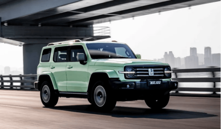 诚如我们开头介绍的,北京的212越野车是最早的"方盒子"玩家.