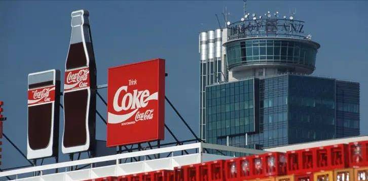 光绪十二年,也就是1886年,可口可乐在美国乔治亚州,亚特兰大诞生,也是