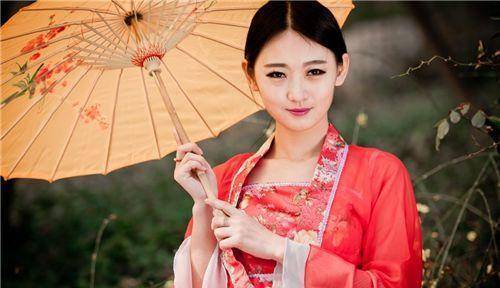 在古代既有官妓,也就有私窠子,官妓一般是由获罪官员家的女眷或者俘获