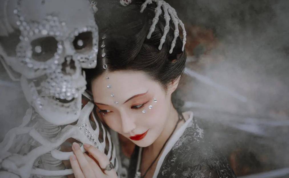 西游记中,白骨精为什么被称之为"白骨夫人",她是谁的妻子?