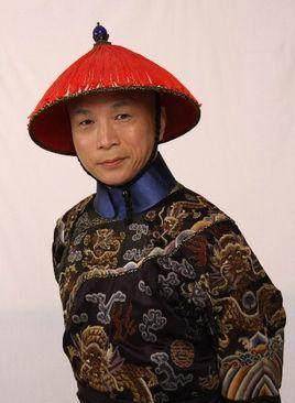 姚太监有一个干儿子,名叫姚三,这小子好吃懒做,他半夜偷了姚太监的