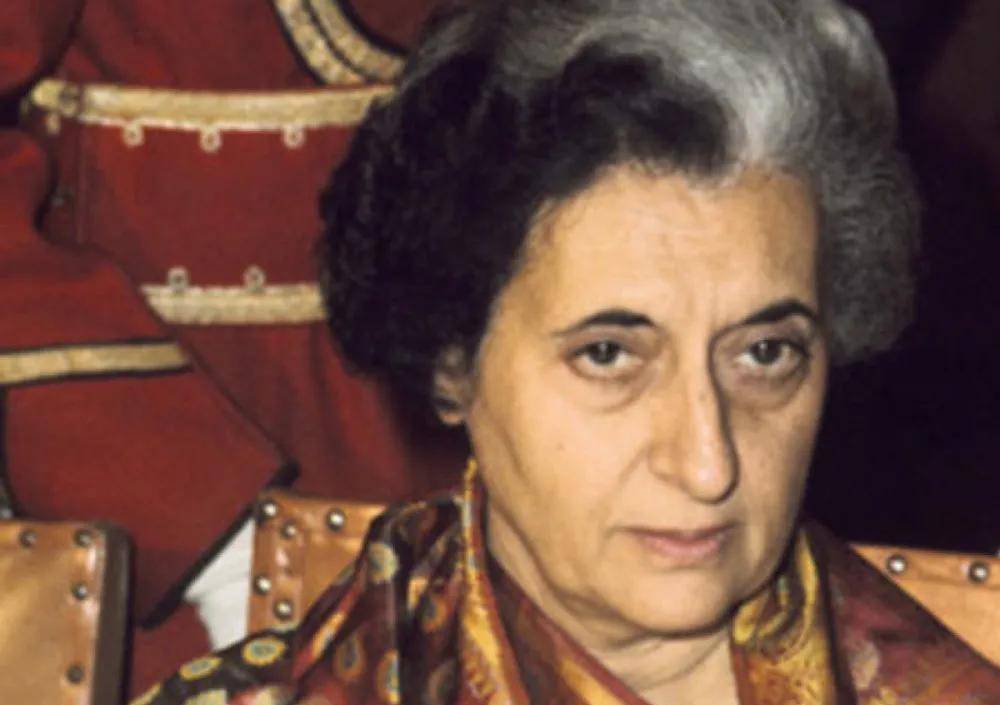 印度铁娘子,首任女总理英迪拉甘地,为何被贴身警卫开枪打死了?