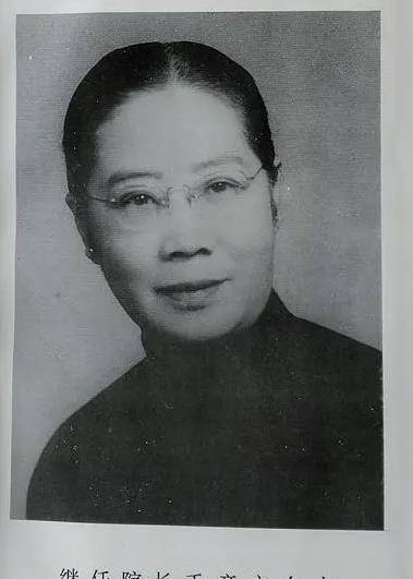 毛彦文:16岁逃婚却被抛弃,36岁嫁给大30岁同学父亲,守寡62年