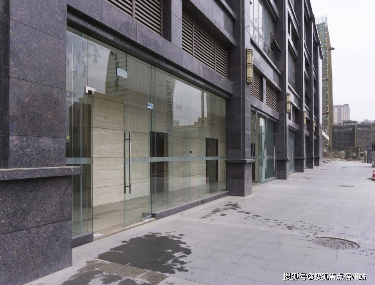 成都谢威中心招商中心免中介费物业电话配套设施