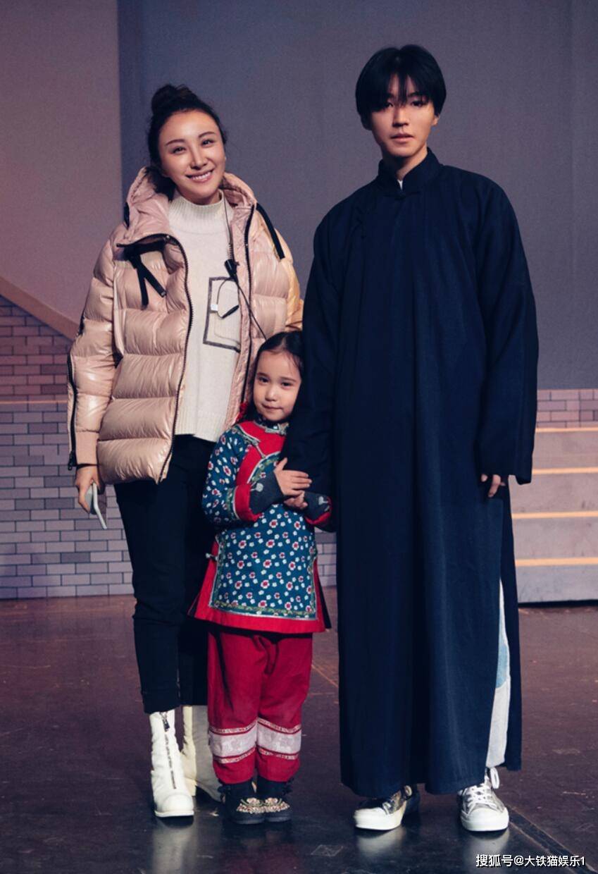 曾在《少年天子》里饰演花束子的美女崔波,和在《母仪天下》里扮演王