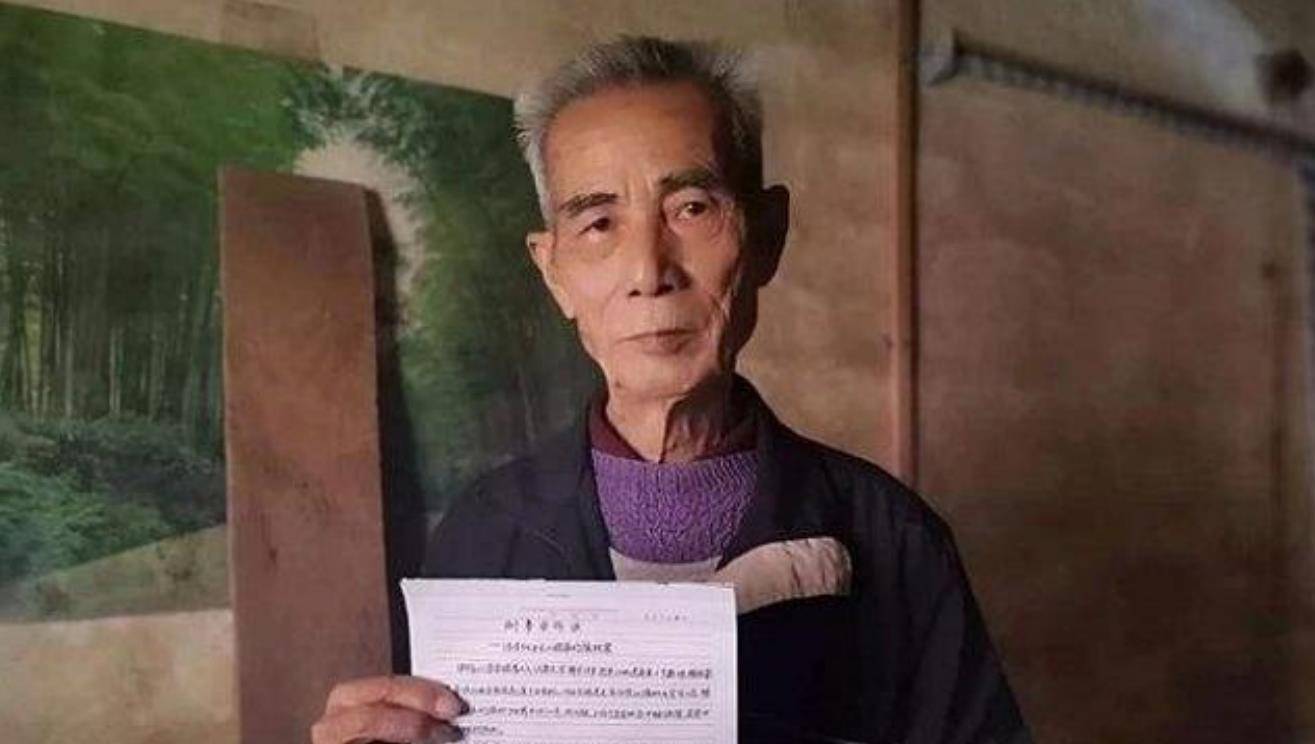 汪康夫站起来问他们想干什么,没有得到任何的回答