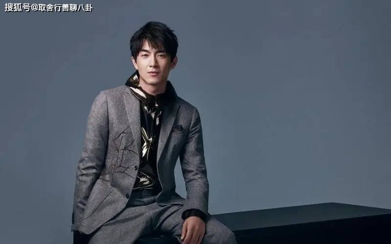 林更新开车接小11岁女友史芮伊被拍,两人穿着低调,行色匆匆