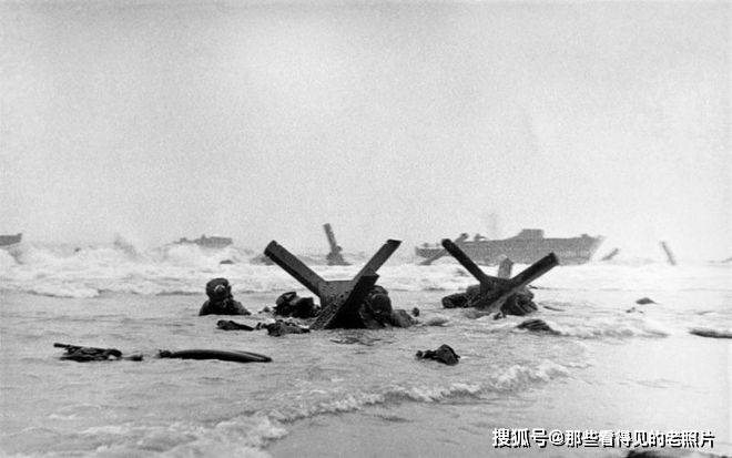 美国摄影师跟随大军登陆诺曼底 冒死拍下了这些二战老照片_奥马哈海滩