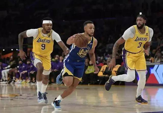 拒绝勇士续约,底薪加盟湖人,如今无球可打,库里才是他的说明书