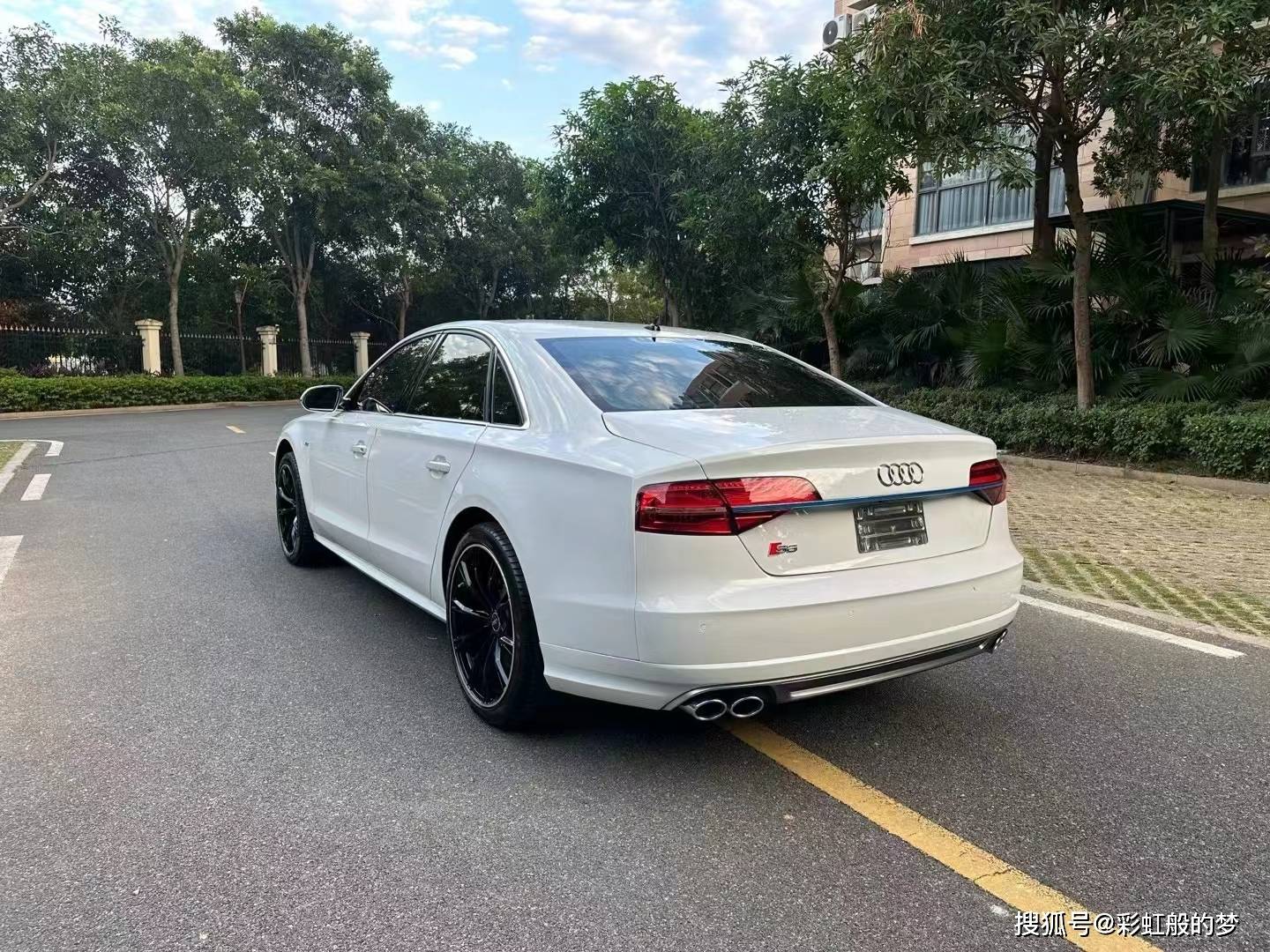 宁波小伙花25万买奥迪s8,车辆外观低调,停在小区楼下丝毫不起眼
