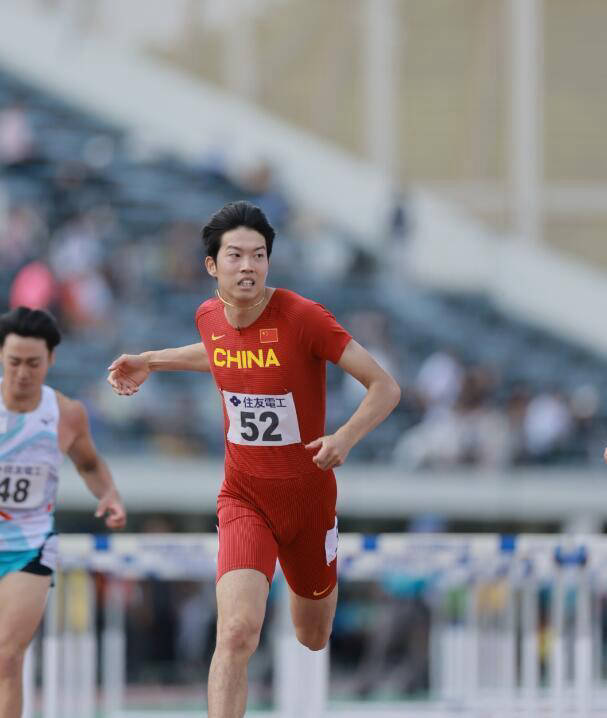 男子110米栏选手崭露头角:秦伟搏和徐卓一表现抢眼_决赛_成绩_奥运