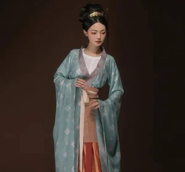 步步生莲的"创始人"—南朝皇帝萧宝卷的宠妃潘玉儿