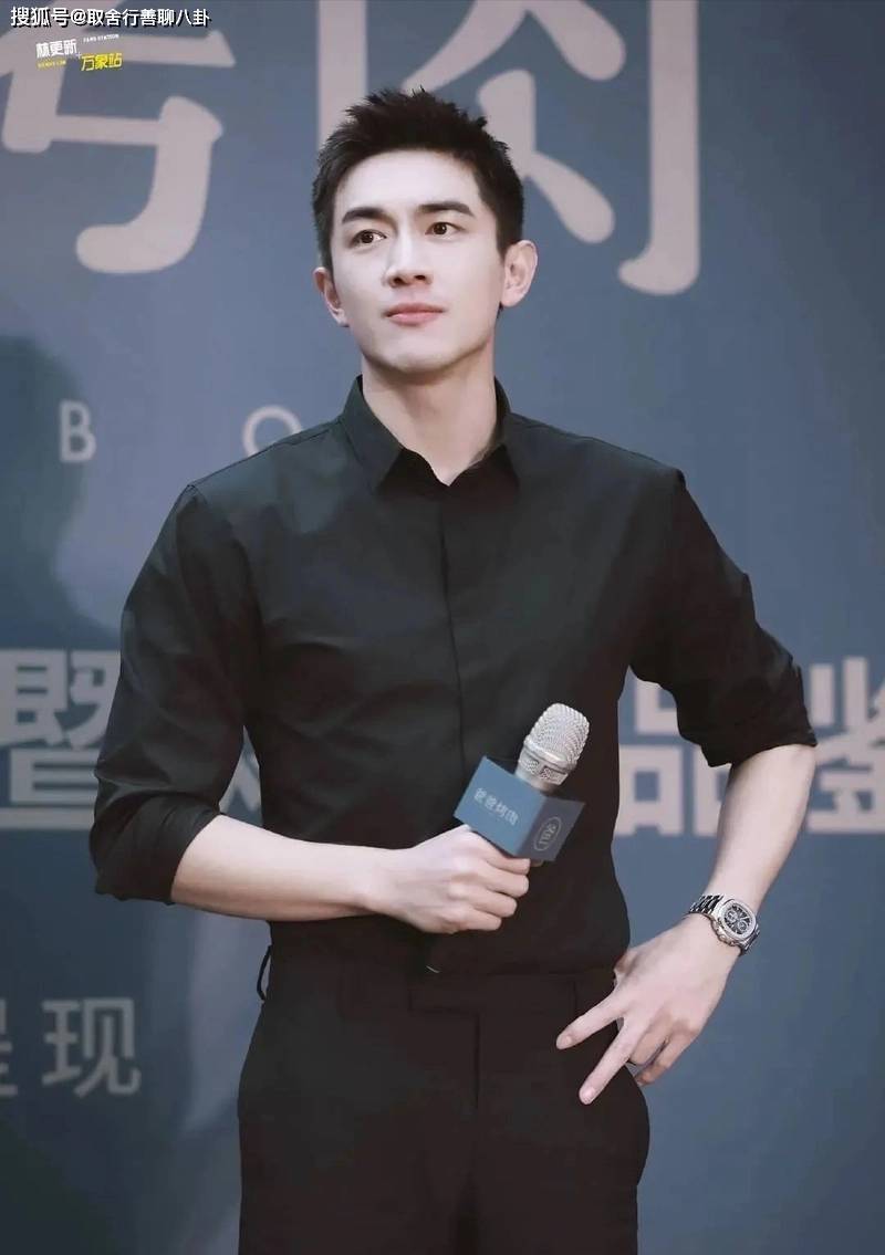 林更新开车接小11岁女友史芮伊被拍,两人穿着低调,行色匆匆