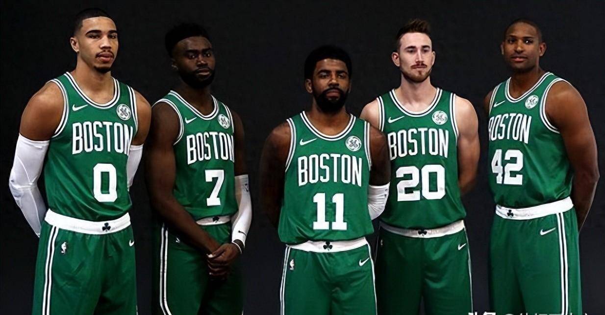 比中指&踩队标,回顾欧文和绿军的恩怨,火药味十足,总决赛见