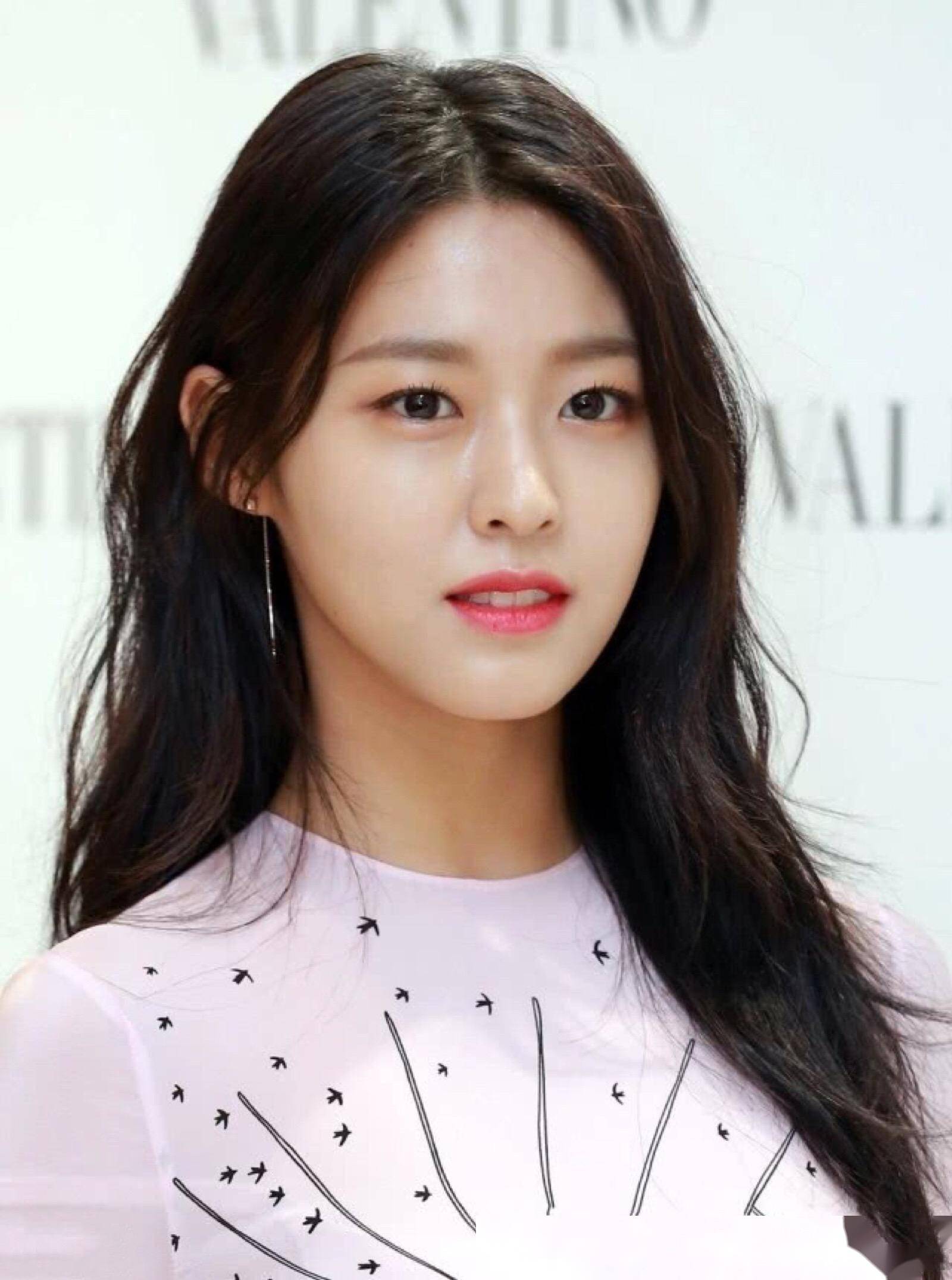 揭秘金雪炫:美貌,才华,魅力,这谁顶得住的完美女神!