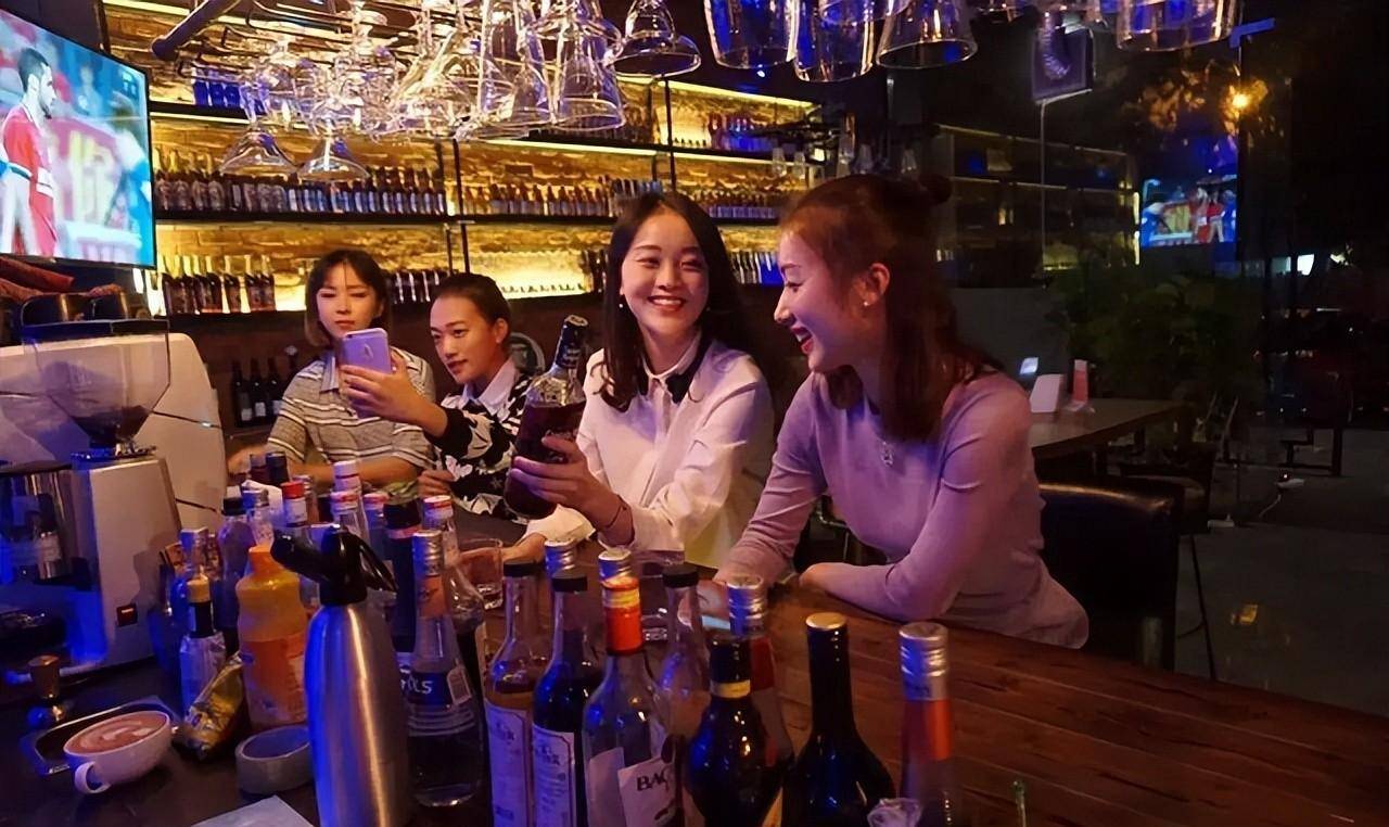 劳荣枝往事:"仙人跳"诱惑有钱人上钩,身背7条人命