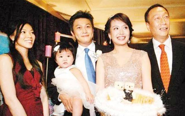 富豪郭台铭58岁娶小24岁舞女,6年内连生三胎,小女儿与孙子同岁