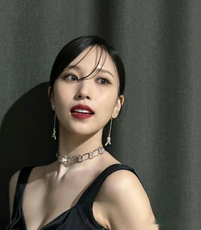 37岁名井南的写真让人眼前一亮!她的美丽真是无人能敌!