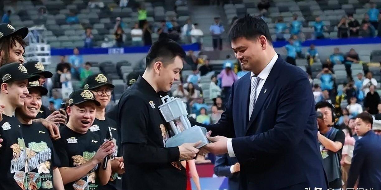 曝乔帅正式下课,国产接班人选出炉,杜锋杨鸣摊牌,姚明一针见血