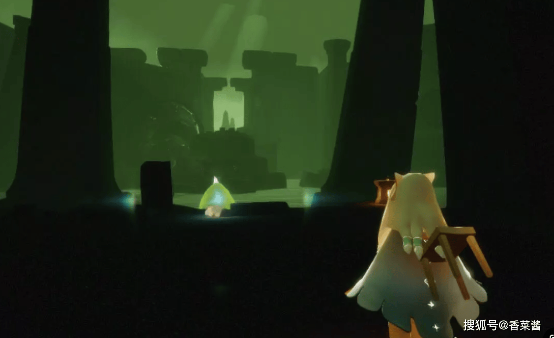 进入暮土第二个场景,这里会有第一只冥龙,这个先祖的收集位置都是躲避