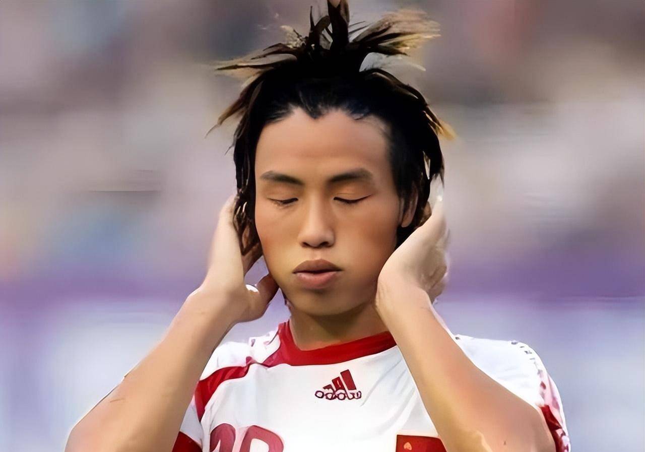 亚洲级球星冯潇霆正式退役 他是李玮锋 范志毅后 国足又一伟大后卫