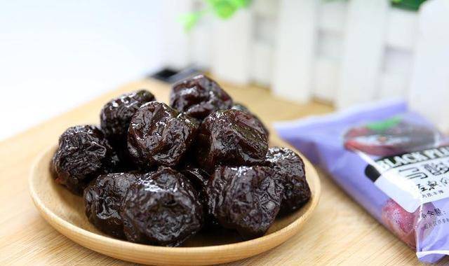 女性查出子宫肌瘤先别急,温馨提示:多吃6种食物,或助活血化瘀