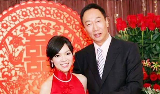 富豪郭台铭58岁娶小24岁舞女,6年内连生三胎,小女儿与孙子同岁