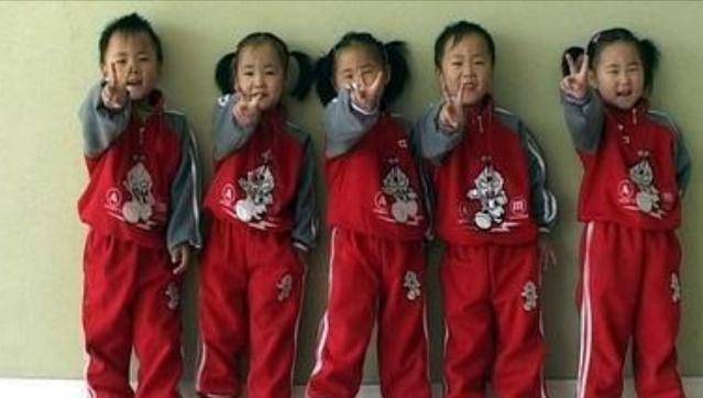 中国首例5胞胎妈妈,养育19年后坦言:如果重选,一个都不要