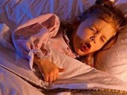 宝宝晚上总是咳嗽，吃很多止咳药也没用。导致_气道_ most _喉咙的问题是什么？