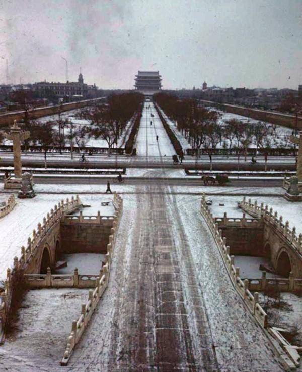 1948年雪中北京城:600年古城墙依旧完整,当拆掉时梁思成落泪了