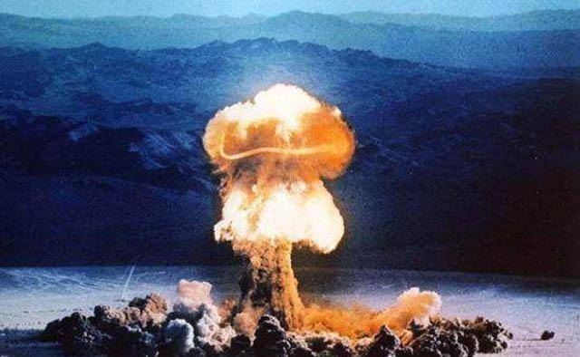 美国第一颗原子弹图片