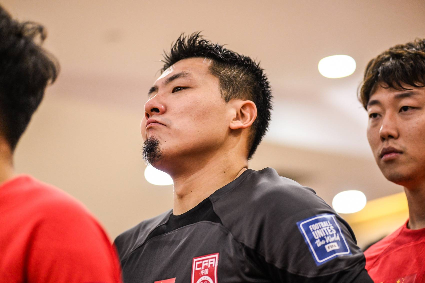 下午5点,中国男足传来坏消息:阿兰王大雷遭打击,伊万这回麻烦了