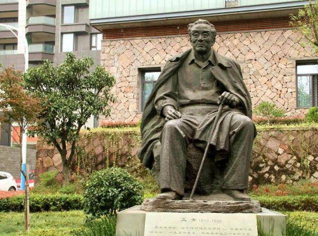 艾青疯狂示爱自己学生,不惜跳河,下跪,抛弃发妻,最终如何?