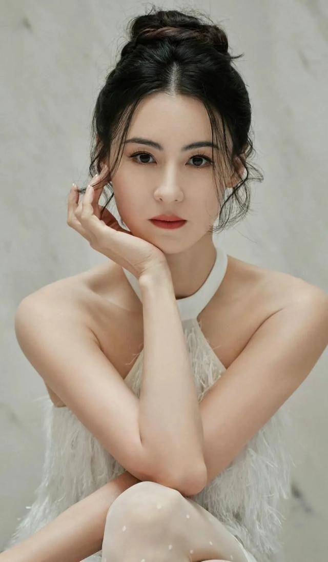 张柏芝遭前经纪人写歌讽刺,被曝为了4000万签约金自认是狗?