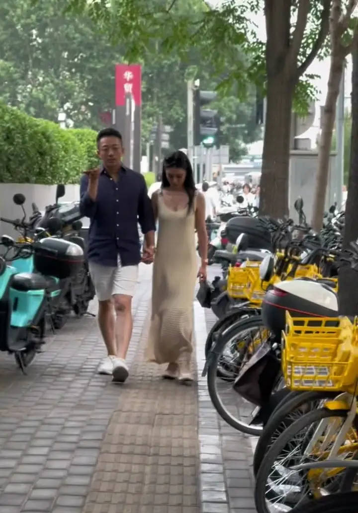 汪小菲夫妇与晚晚夫妇同框 Mandy身穿长裙小露身材-搜狐大视野-搜狐新闻