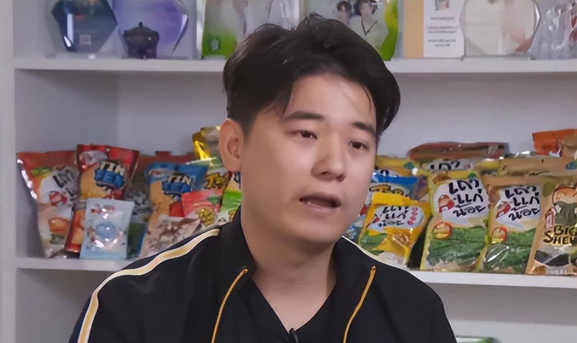 泰国18岁落魄富二代,靠卖海苔2年内赚4000万,21岁身价上亿_伊提帕